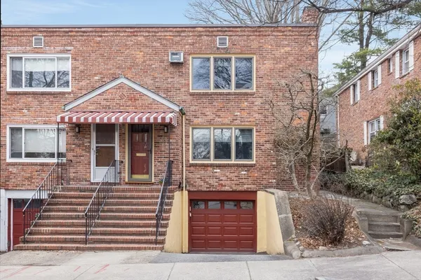 $1,375,000 | 11 Kent Square, Unit 11, Brookline, MA 02446