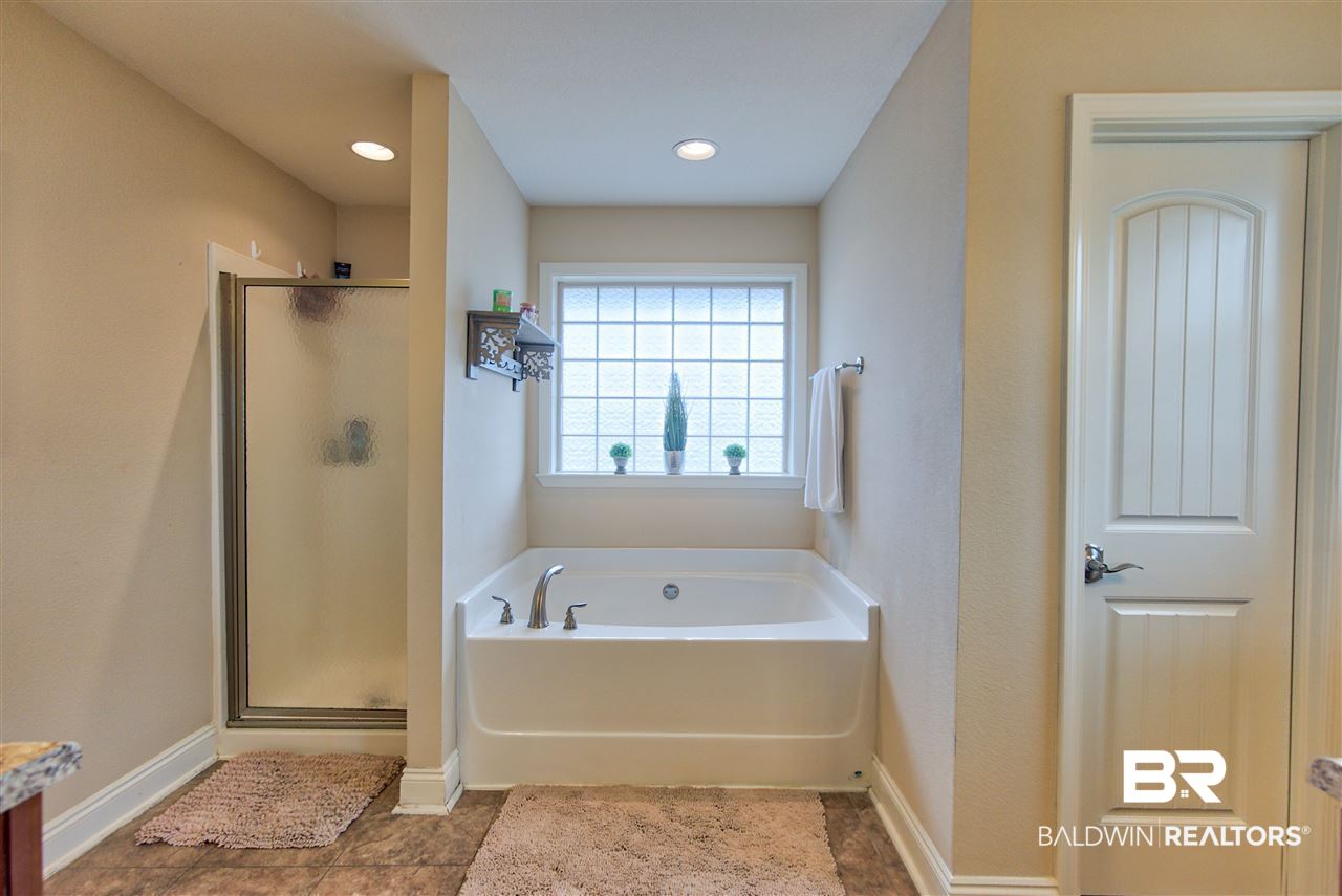 14791 Troon Drive Foley, AL 36535 - Photo 19 of 36 garden tub