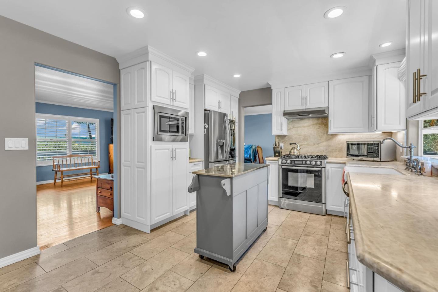 425 Vía Del Rey Monterey, CA 93940 - Photo 5 of 34