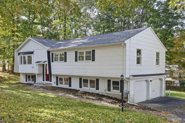 $575,000 | 11 Colby Drive, Andover, NJ 07821
