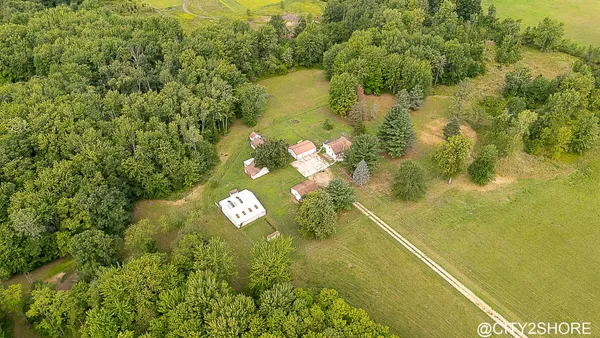 $899,900 | 9905 52nd Avenue, Allendale, MI 49401