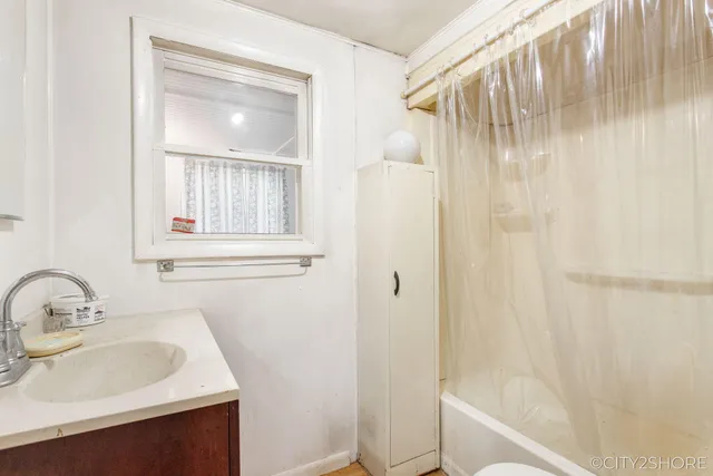 $925,000 | 9905 52nd Avenue, Allendale, MI 49401