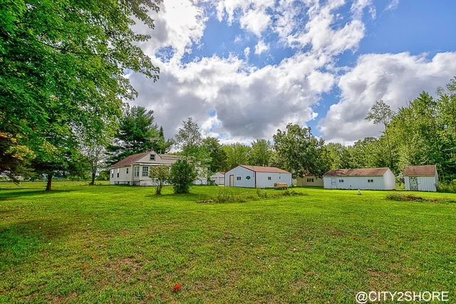 $925,000 | 9905 52nd Avenue, Allendale, MI 49401