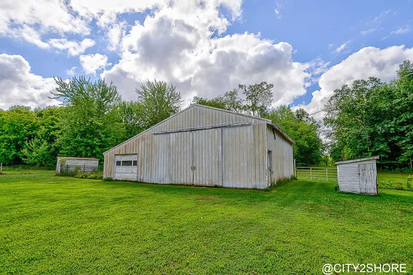$899,900 | 9905 52nd Avenue, Allendale, MI 49401
