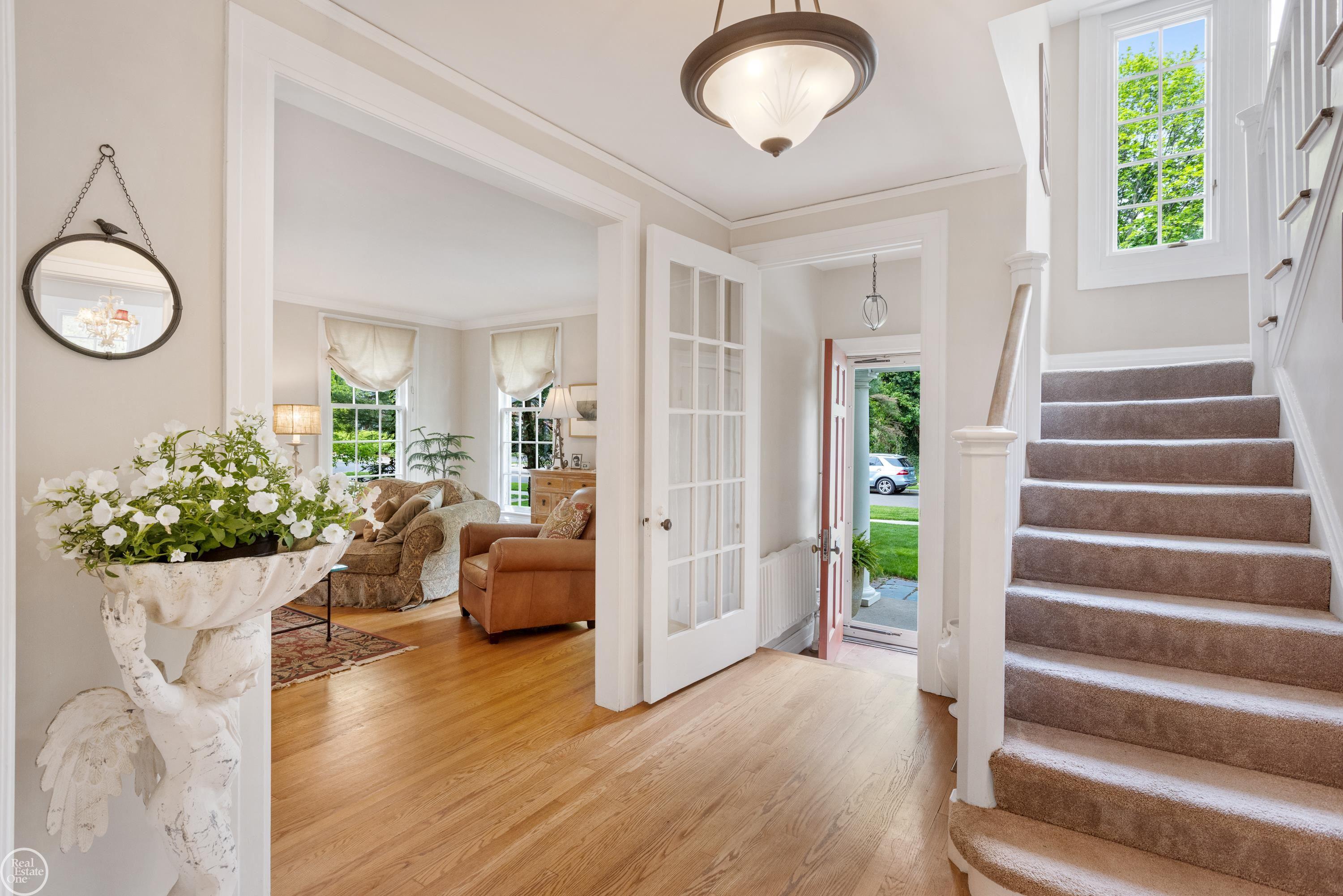 492 Rivard Boulevard Grosse Pointe, MI 48230 - Photo 5 of 81 50110851-4.JPG