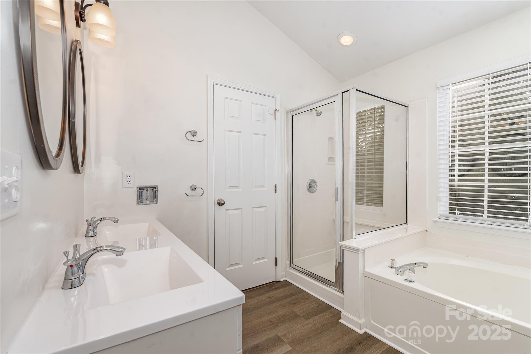 11422 Ridge Oak Drive Charlotte, NC 28273 - Photo 13 of 19 a bathroom with a tub a sink and a large mirror
