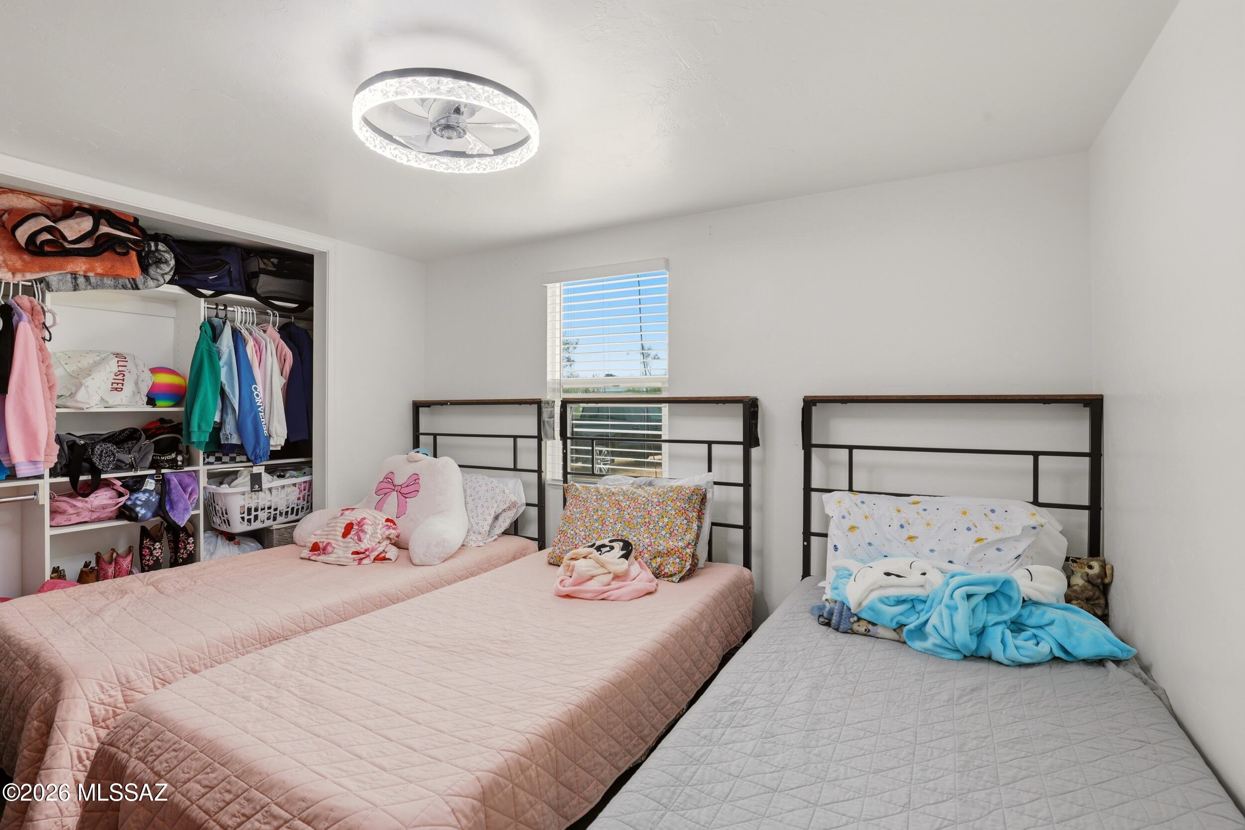 8620 South Sandario Road Tucson, AZ 85736 - Photo 13 of 26 a bed room with two bed and a large mirror