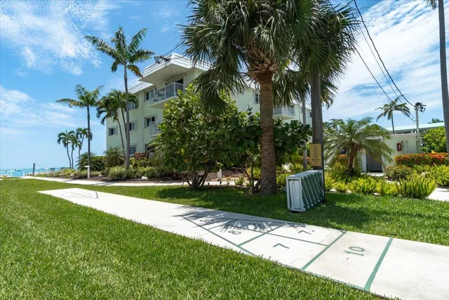 $399,900 | 1101 West Ocean Drive, Unit 18, Key Colony Beach, FL 33051