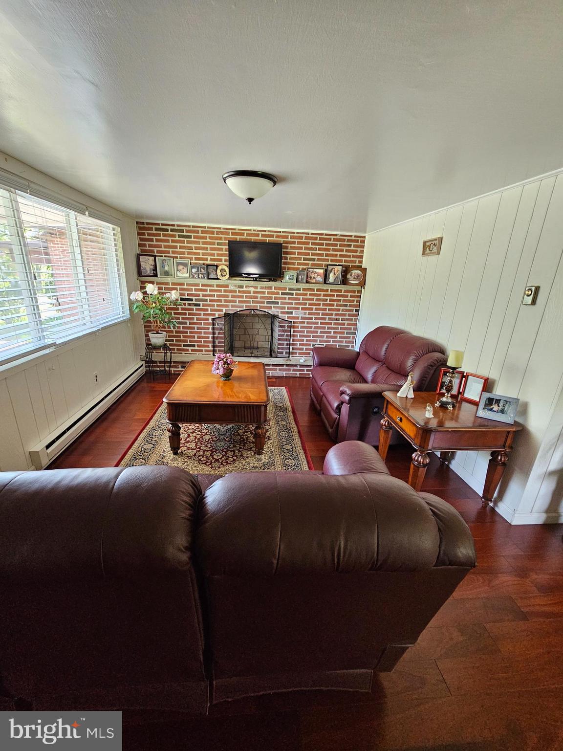 1020 Spur Road Souderton, PA 18964 - Photo 5 of 39 House - Living Room
