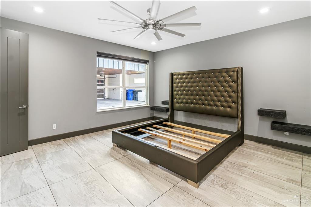 1828 Kilgore Avenue McAllen, TX 78504 - Photo 12 of 21 a view of livingroom with workspace
