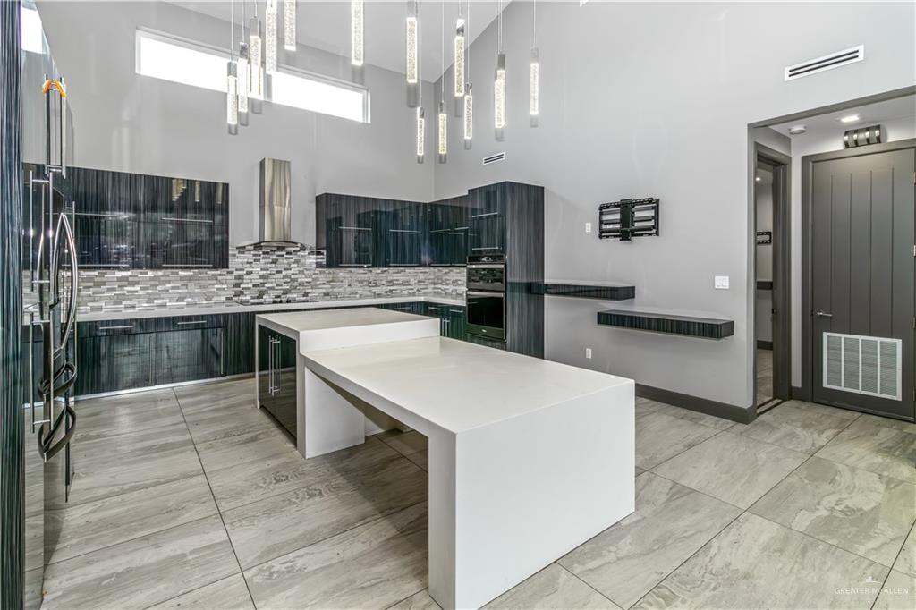 1828 Kilgore Avenue McAllen, TX 78504 - Photo 10 of 21 a kitchen with stainless steel appliances a stove a sink dishwasher and a refrigerator