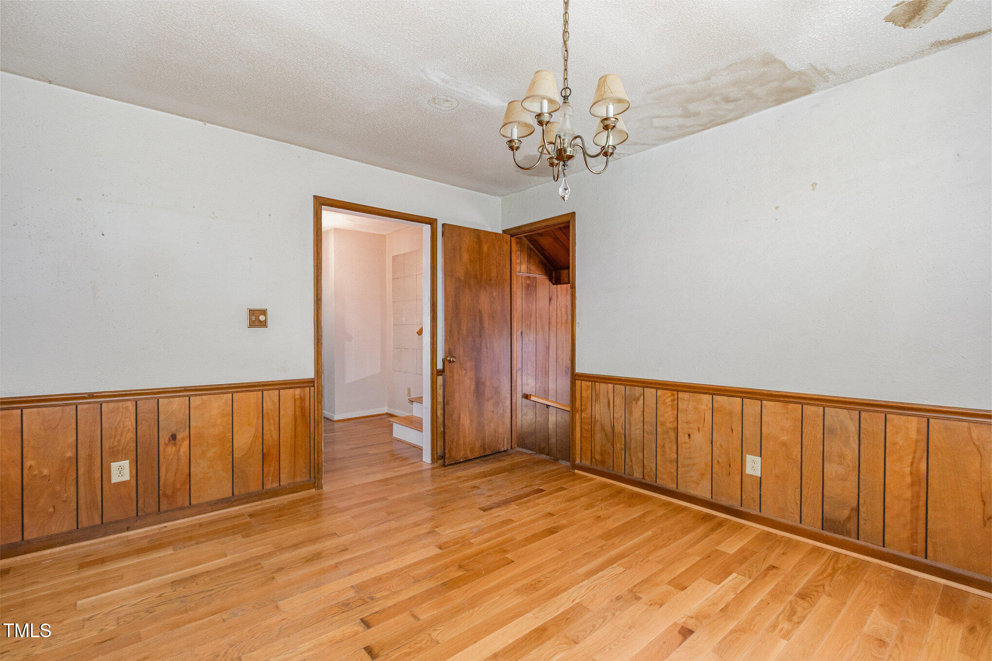 610 Southeast Maynard Road Cary, NC 27511 - Photo 13 of 33 010_file_196