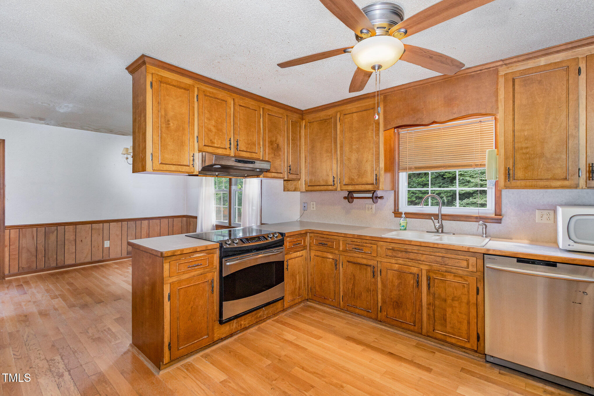 610 Southeast Maynard Road Cary, NC 27511 - Photo 18 of 33 014_file_972