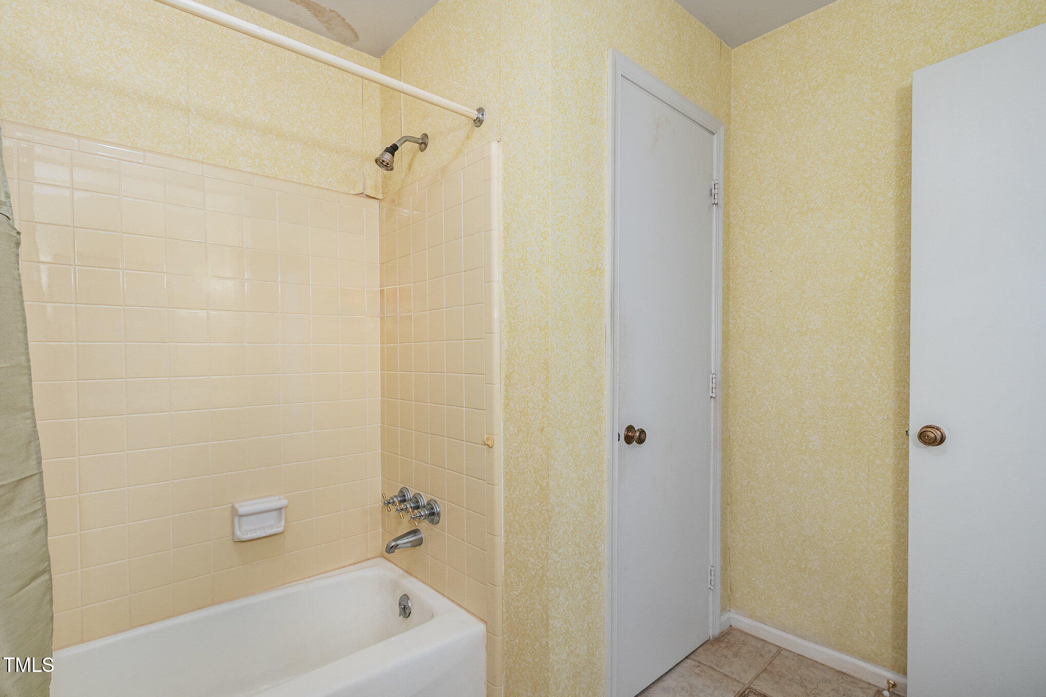 610 Southeast Maynard Road Cary, NC 27511 - Photo 28 of 33 022_file_865