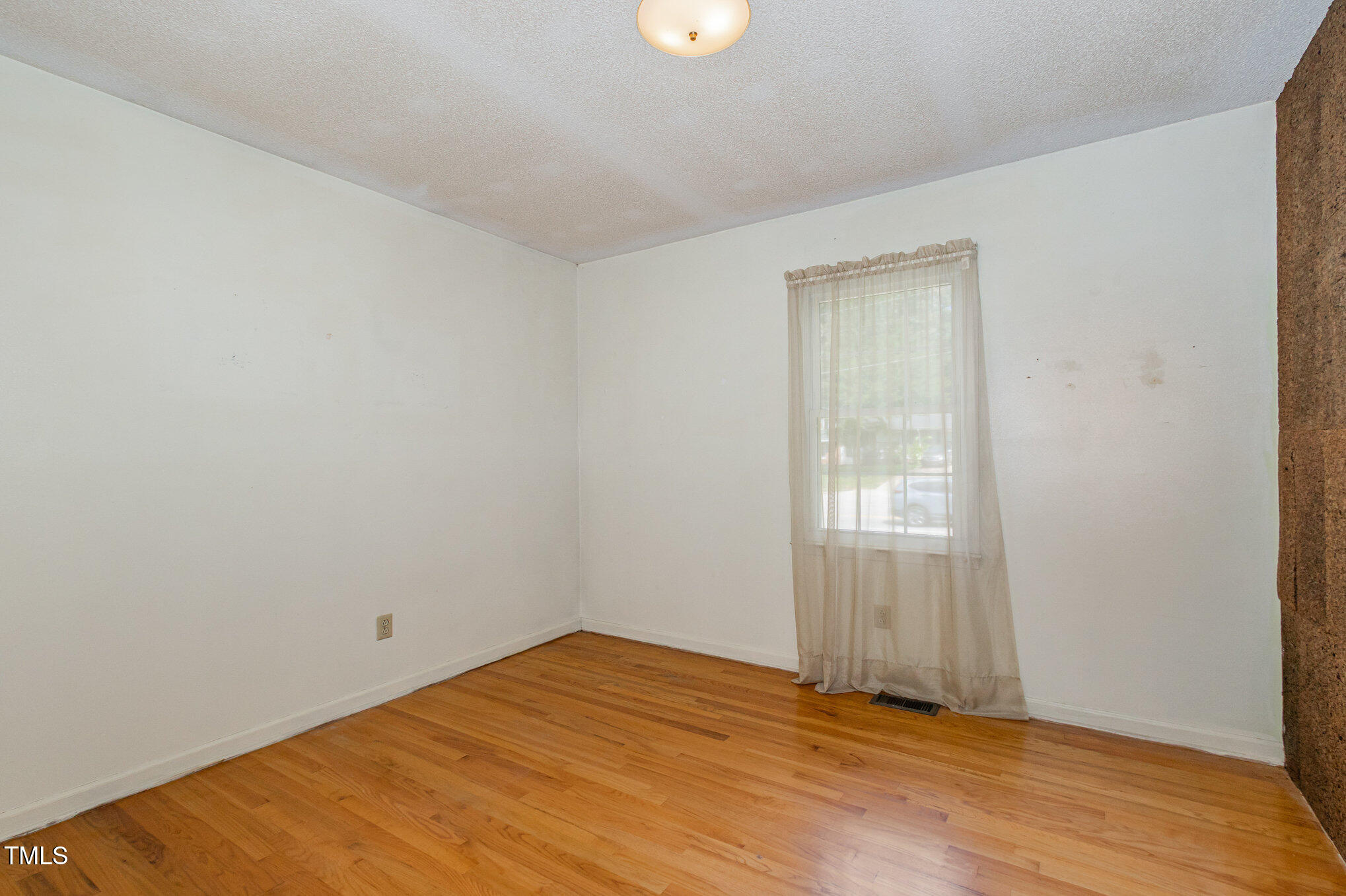 610 Southeast Maynard Road Cary, NC 27511 - Photo 29 of 33 023_file_51