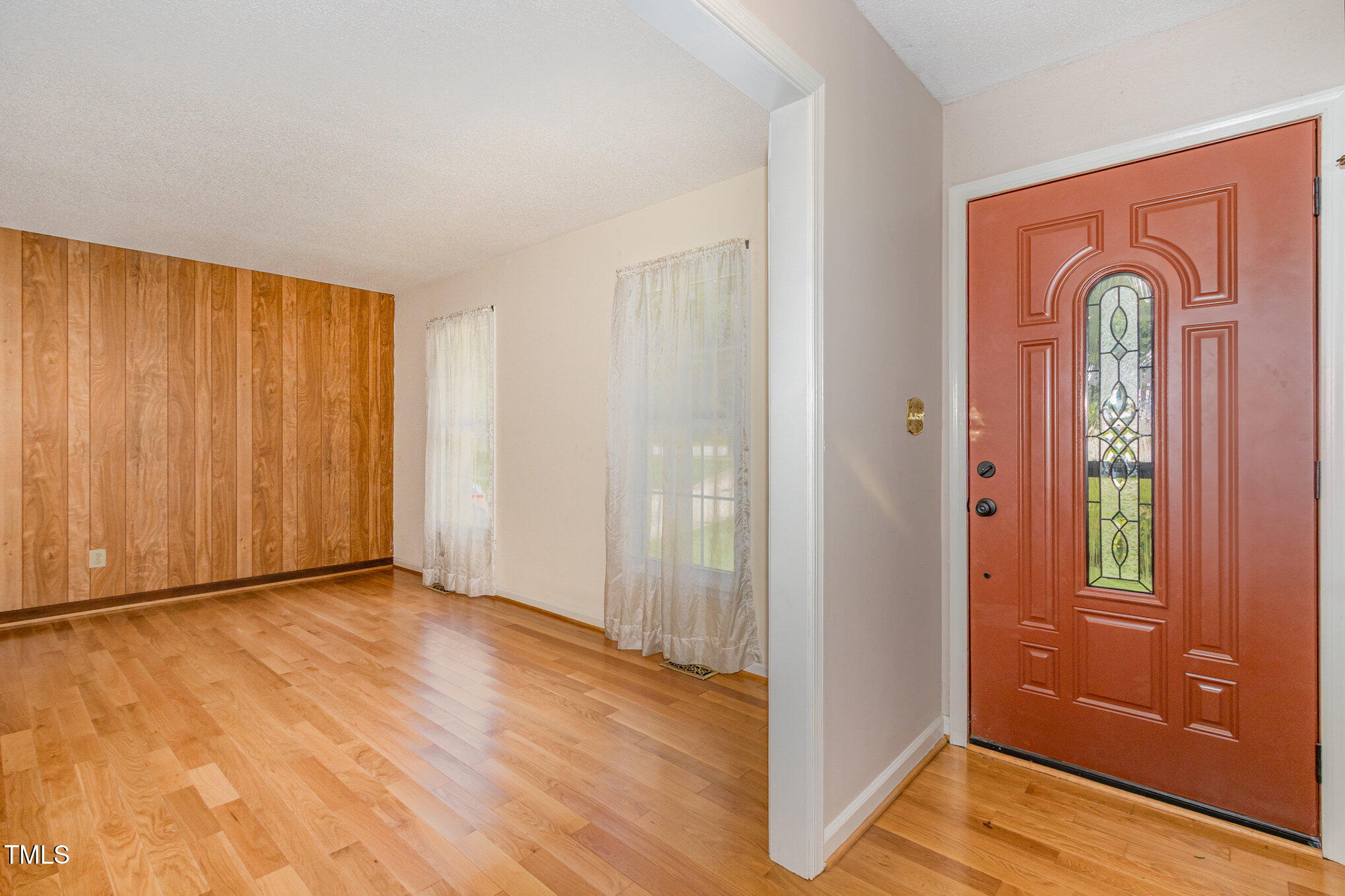 610 Southeast Maynard Road Cary, NC 27511 - Photo 5 of 33 004_file_968