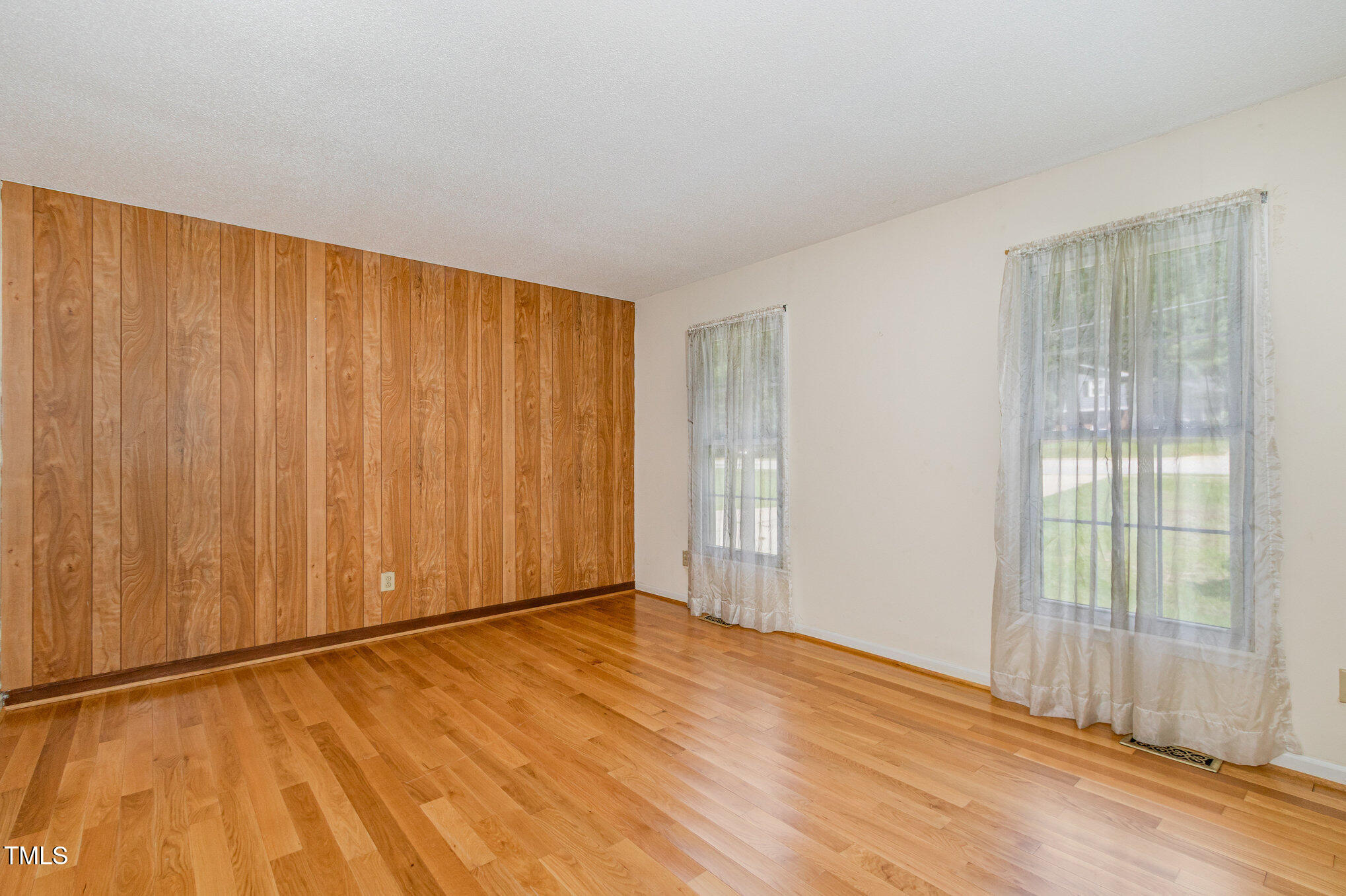 610 Southeast Maynard Road Cary, NC 27511 - Photo 6 of 33 005_file_913