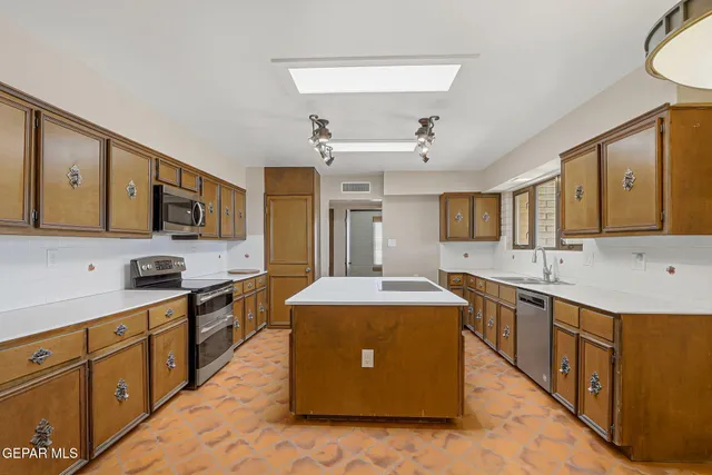 $1,150,000 | 7770 Westside Drive, Canutillo, TX 79835