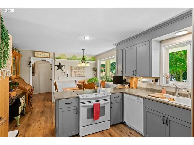 $699,999 | 29555 South Beavercreek Road, Mulino, OR 97042