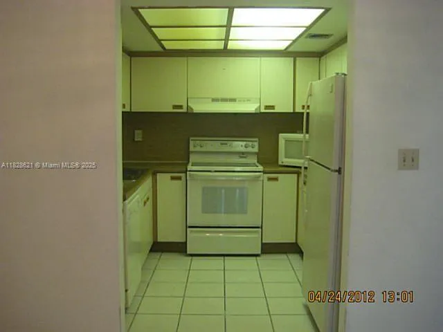 a view of a utility room with washer and dryer