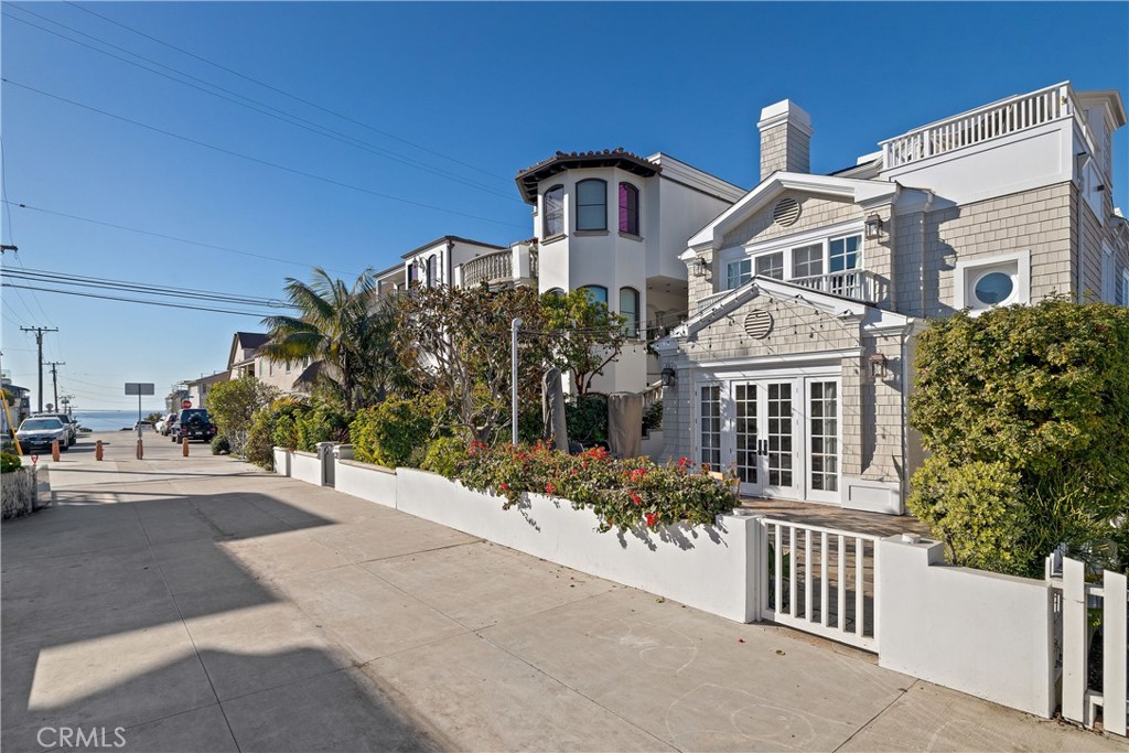 325 9th Street Manhattan Beach, CA 90266 - Photo 2 of 2 a front view of a house with a yard