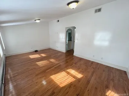 $2,950 | 11 Walnut Avenue, Pelham, NY 10803