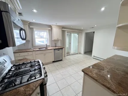 $2,950 | 11 Walnut Avenue, Pelham, NY 10803