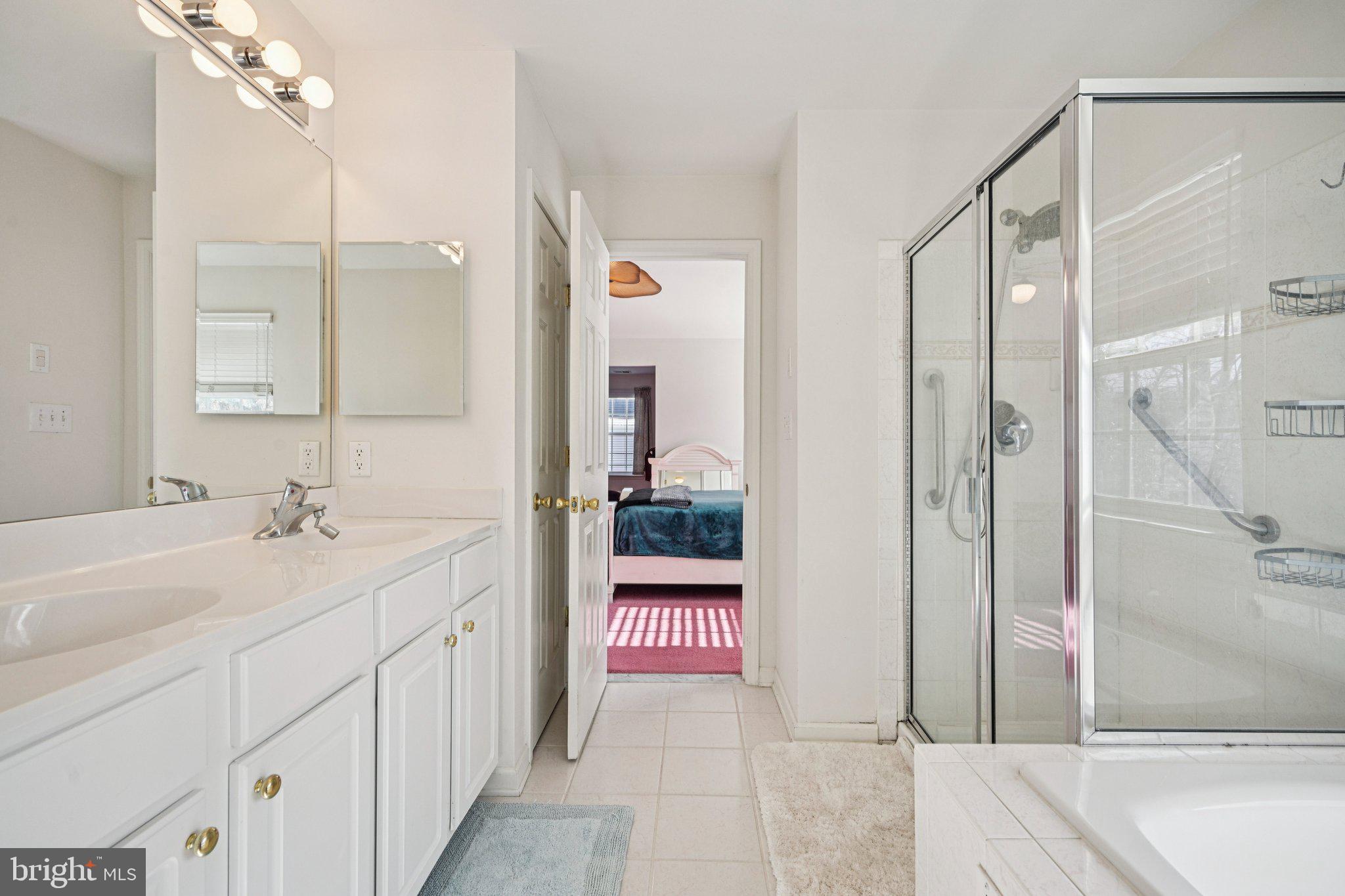 207 Waterford Road Egg Harbor Township, NJ 08234 - Photo 31 of 47 Primary Bathroom