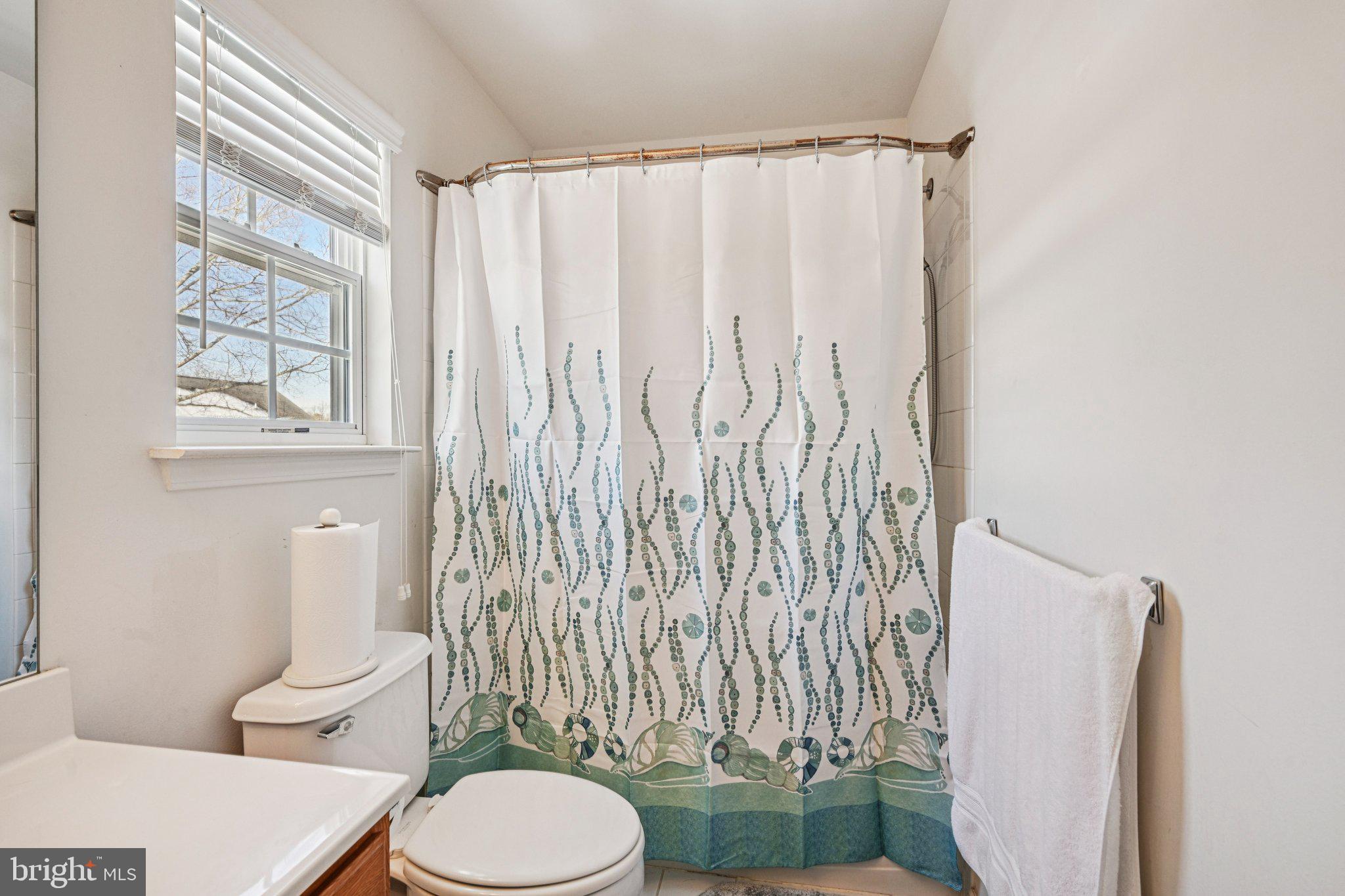 207 Waterford Road Egg Harbor Township, NJ 08234 - Photo 35 of 47 2nd Floor Full Bathroom