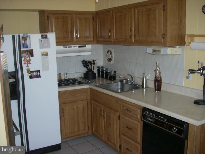 10 Hastings Road Hamilton, NJ 08620 - Photo 3 of 25 Gallery Image 3