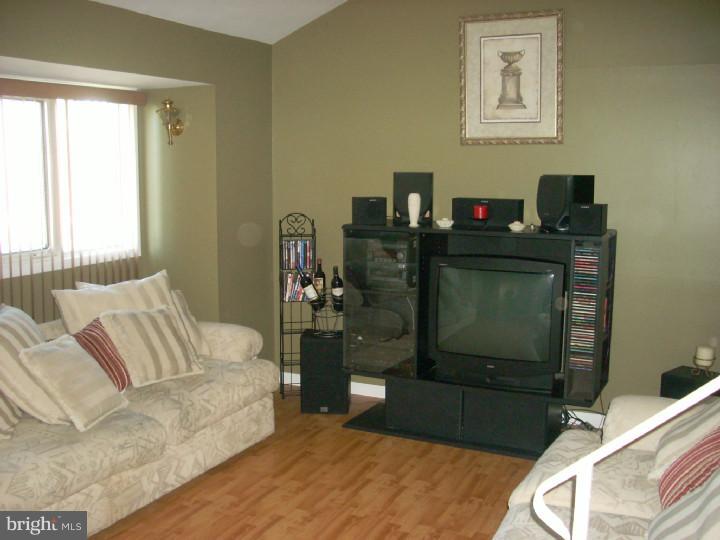 10 Hastings Road Hamilton, NJ 08620 - Photo 5 of 25 Gallery Image 5