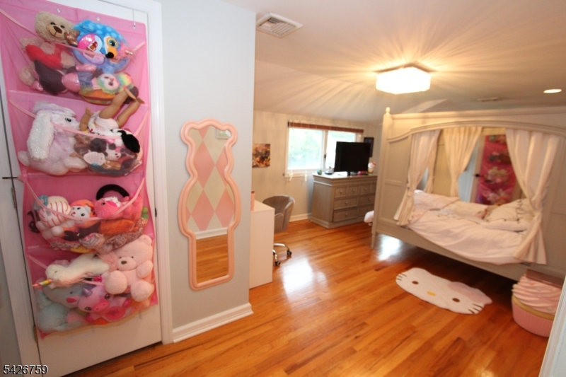 7 Stuart Street Waldwick, NJ 07463 - Photo 16 of 49