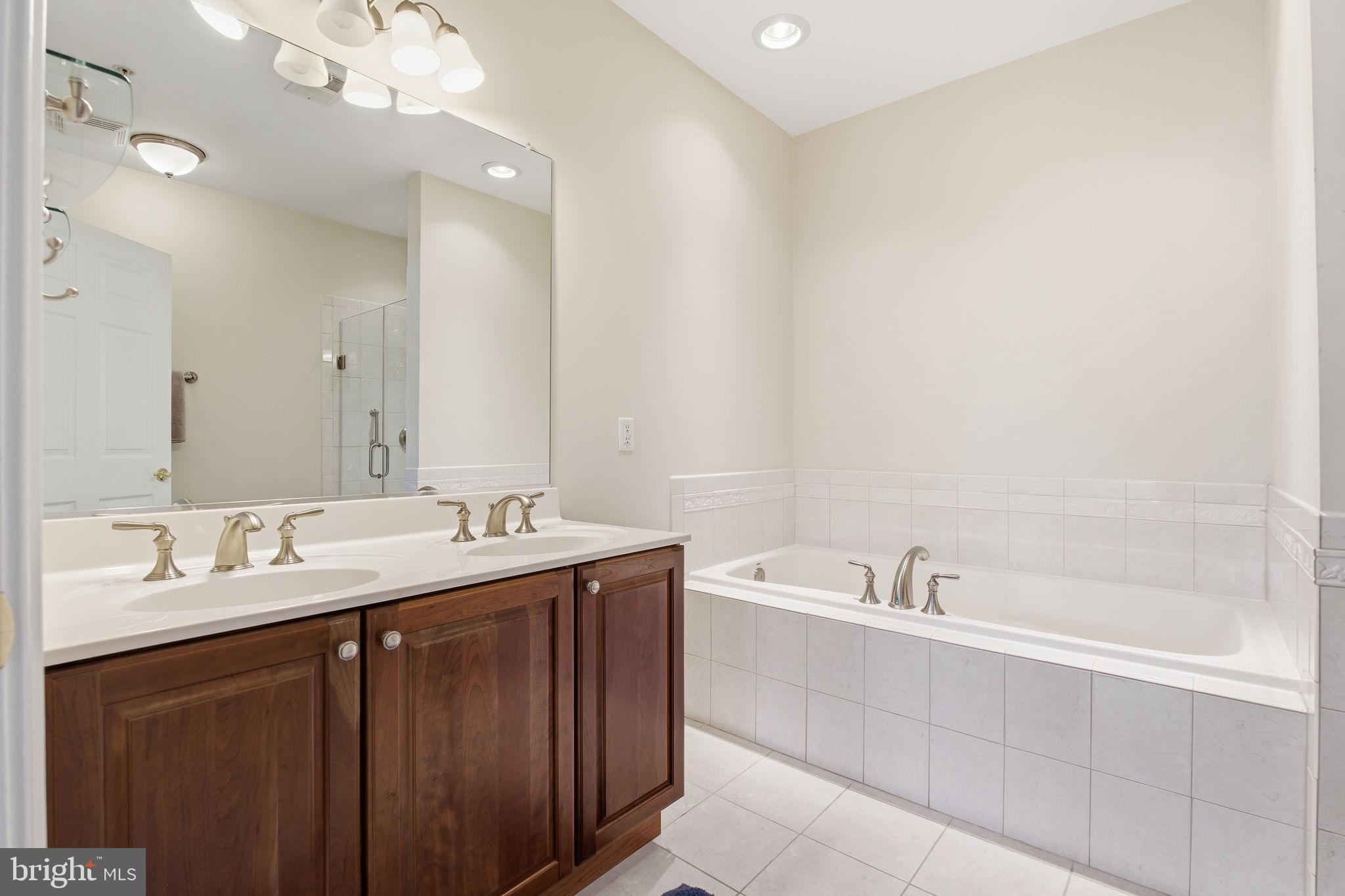 43 Shaw Street, Unit G Annapolis, MD 21401 - Photo 12 of 36 Primary Bathroom