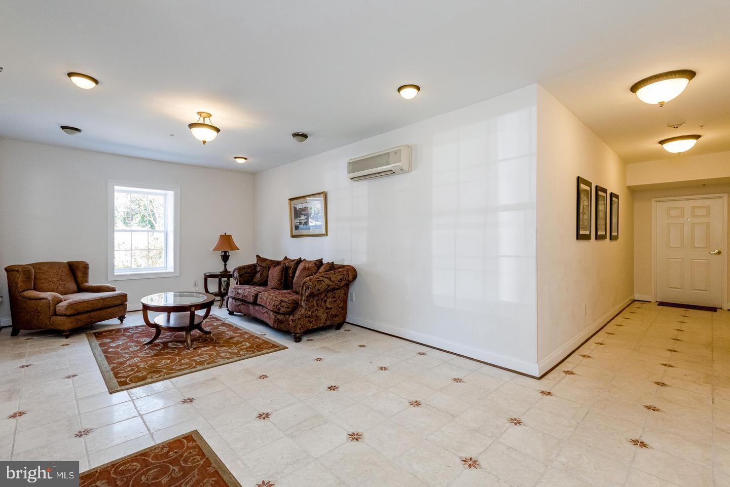 43 Shaw Street, Unit G Annapolis, MD 21401 - Photo 24 of 36 Entry Foyer