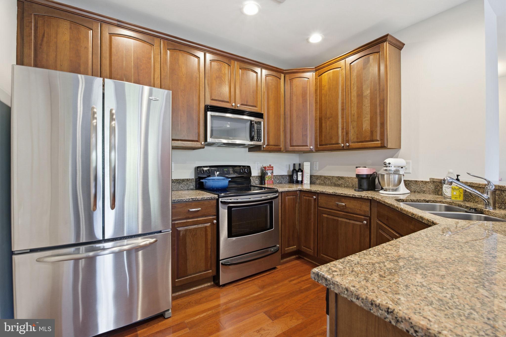 43 Shaw Street, Unit G Annapolis, MD 21401 - Photo 3 of 36 Stainless appliances and Cherry Cabinets