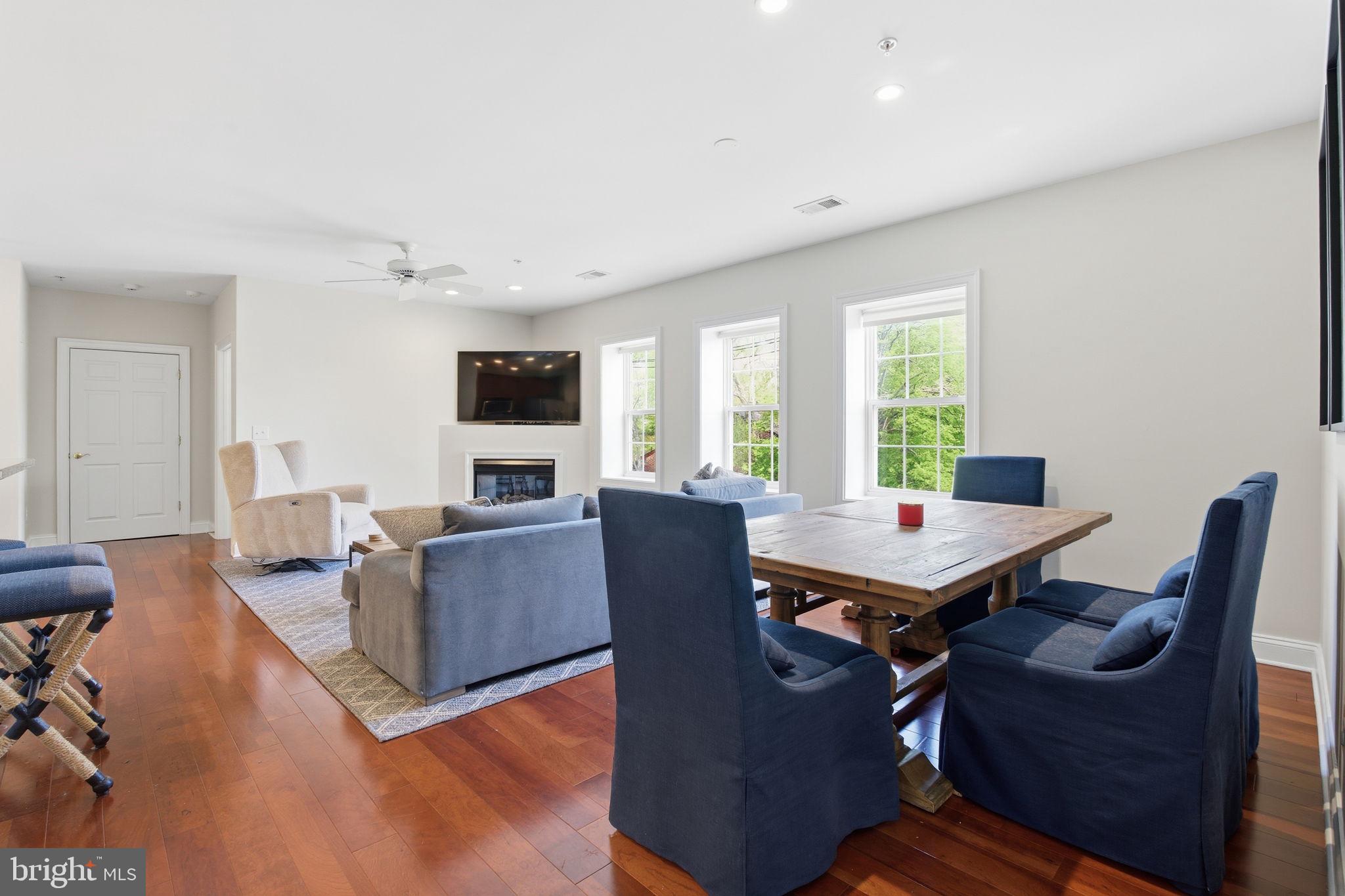43 Shaw Street, Unit G Annapolis, MD 21401 - Photo 7 of 36 Gleaming Hardwood Floors