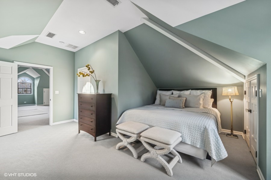 89 North Indian Hill Road Winnetka, IL 60093 - Photo 55 of 91 a bedroom with a bed and a view of bathroom