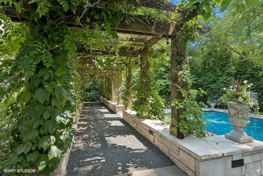 89 North Indian Hill Road Winnetka, IL 60093 - Photo 79 of 91 a view of a garden with plants