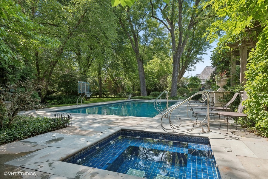 89 North Indian Hill Road Winnetka, IL 60093 - Photo 81 of 91 a view of swimming pool with a back yard
