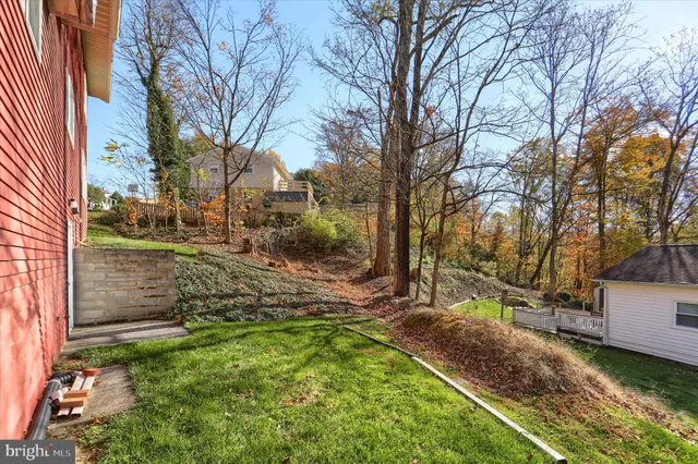 a picture of a building