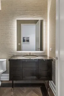 $3,100,000 | 435 North Michigan Avenue, Unit 1803, Chicago, IL 60611