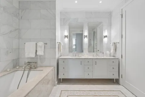 $3,100,000 | 435 North Michigan Avenue, Unit 1803, Chicago, IL 60611