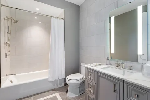 $3,100,000 | 435 North Michigan Avenue, Unit 1803, Chicago, IL 60611