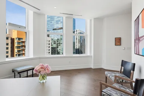 $3,100,000 | 435 North Michigan Avenue, Unit 1803, Chicago, IL 60611