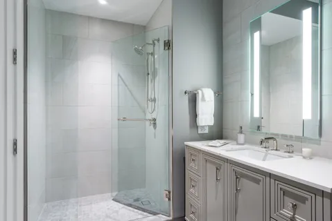 $3,100,000 | 435 North Michigan Avenue, Unit 1803, Chicago, IL 60611
