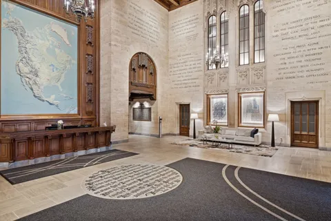 $3,100,000 | 435 North Michigan Avenue, Unit 1803, Chicago, IL 60611