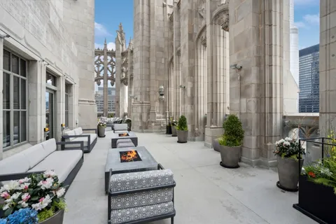 $3,100,000 | 435 North Michigan Avenue, Unit 1803, Chicago, IL 60611