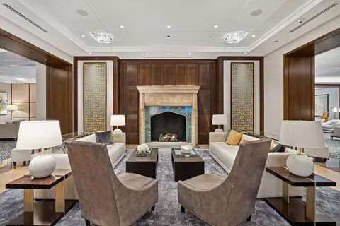 $3,100,000 | 435 North Michigan Avenue, Unit 1803, Chicago, IL 60611