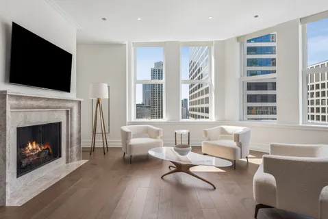 $3,100,000 | 435 North Michigan Avenue, Unit 1803, Chicago, IL 60611