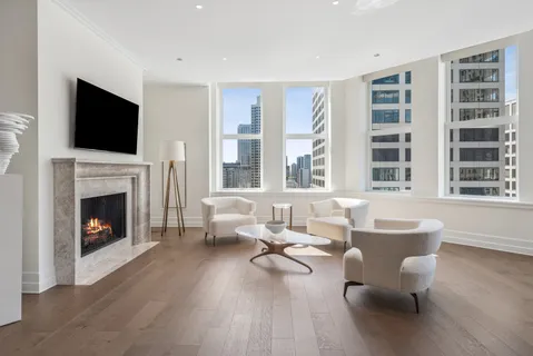 $3,100,000 | 435 North Michigan Avenue, Unit 1803, Chicago, IL 60611